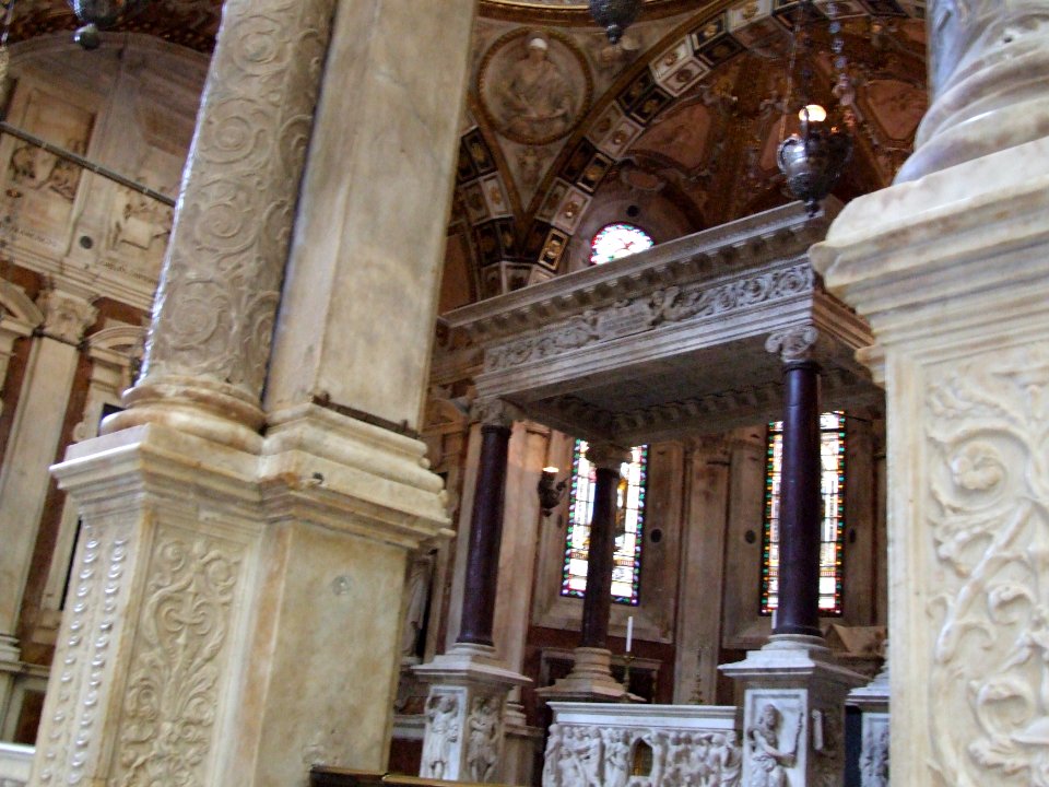 Cathedral San Lorenzo Genova Liguria Italy - Creative Commons by gnuckx