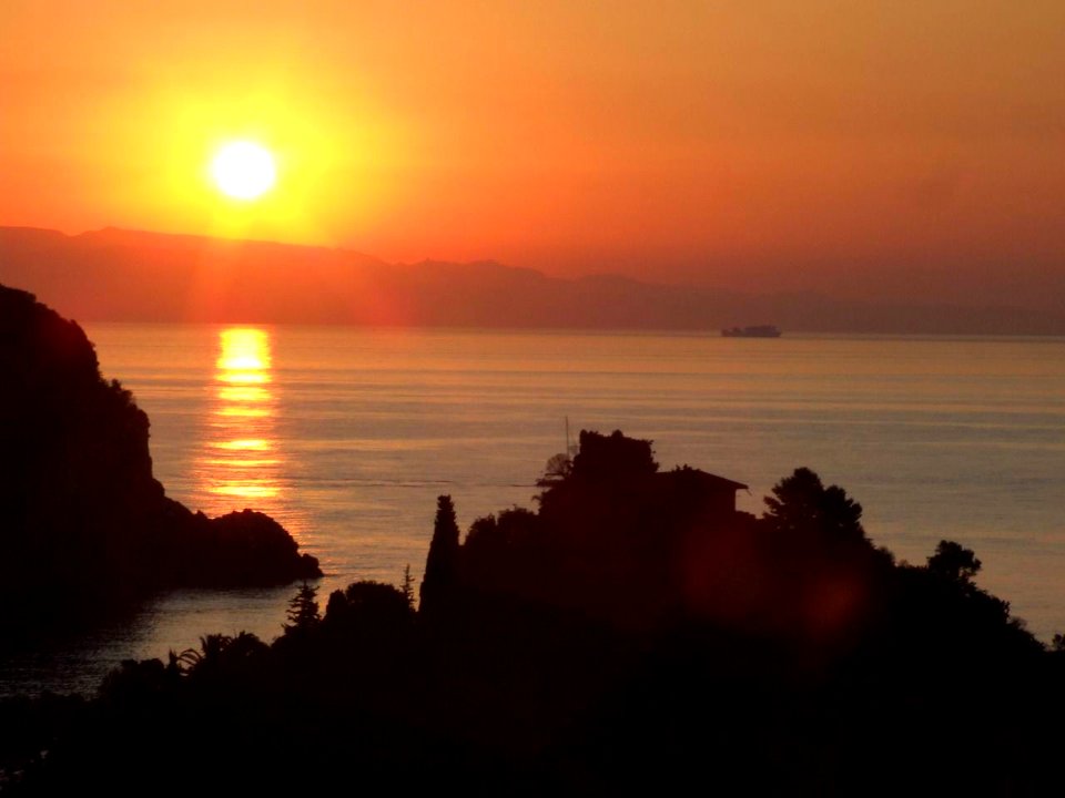 Dawn Sunset-Isola Bella-Taormina-Sicilia-Italy - Creative Commons by gnuckx
