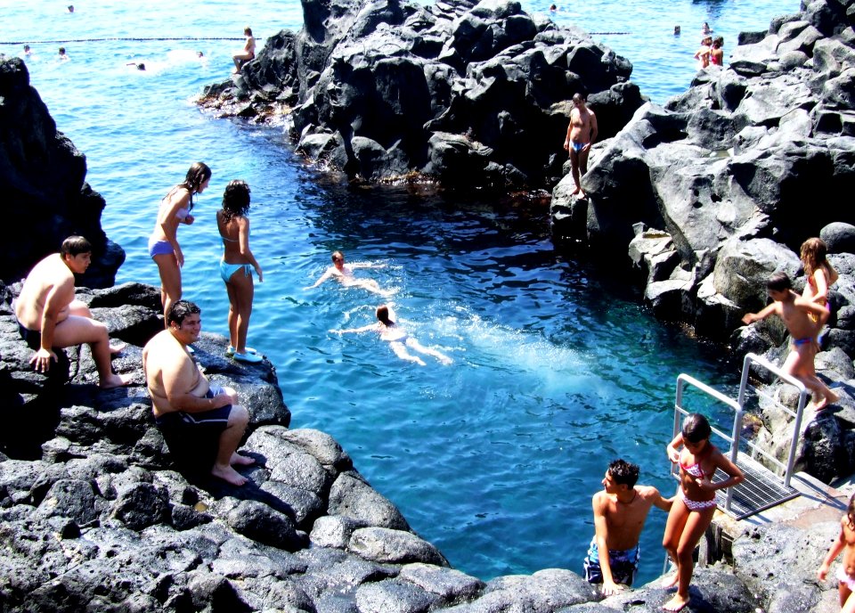 Sea Scogliera Aci Castello-Sicilia-Italy - Creative Commons by gnuckx