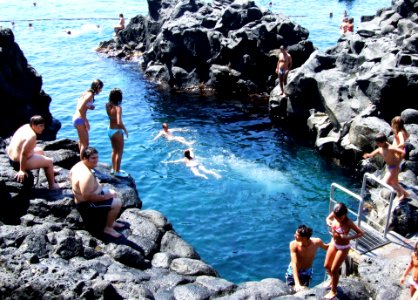 Sea Scogliera Aci Castello-Sicilia-Italy - Creative Commons by gnuckx