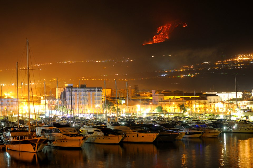 Etna Volcano Paroxysmal Eruption July 30 2011 - Creative Commons by gnuckx
