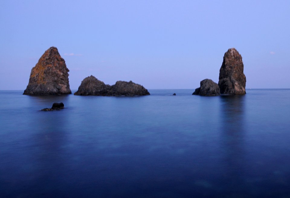 Acitrezza Faraglioni Moon Rise Sicilia Italy Italia - Creative Commons by gnuckx
