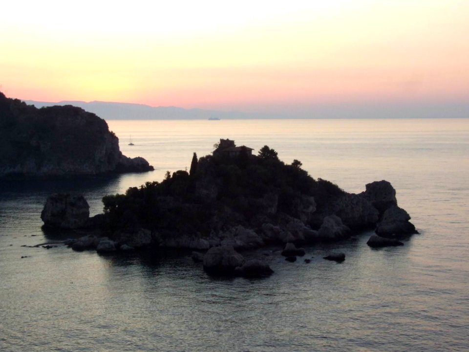 Dawn Sunset-Isola Bella-Taormina-Sicilia-Italy - Creative Commons by gnuckx