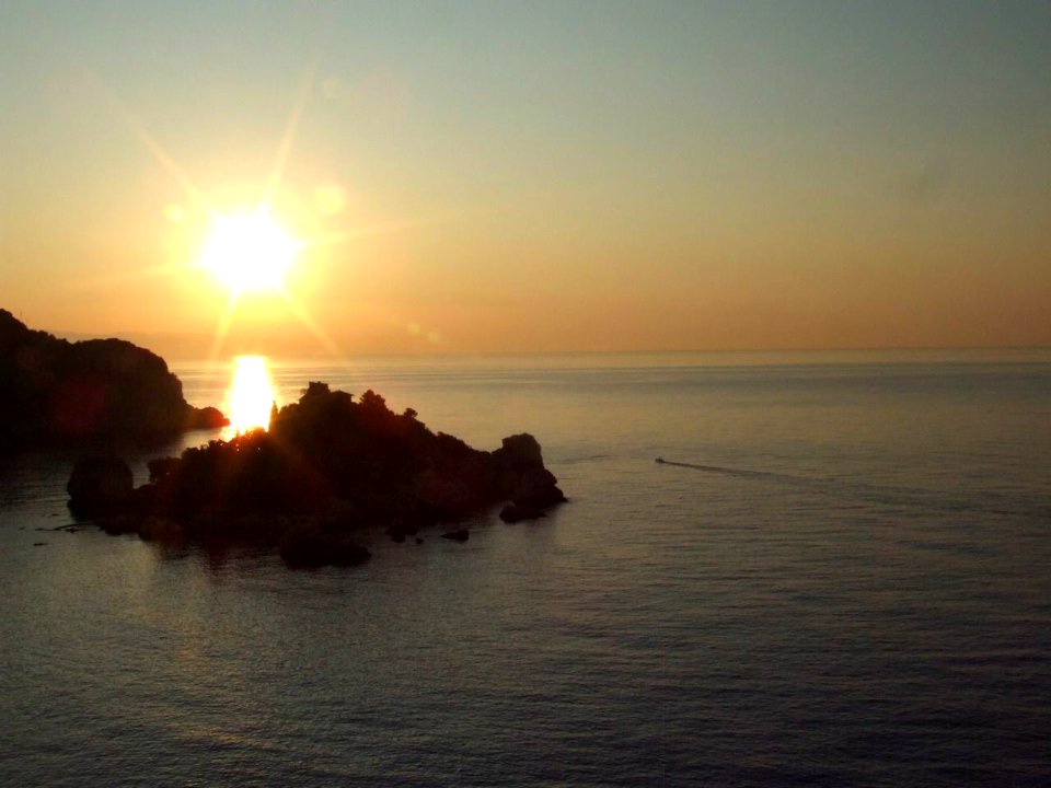 Dawn Sunset-Isola Bella-Taormina-Sicilia-Italy - Creative Commons by gnuckx