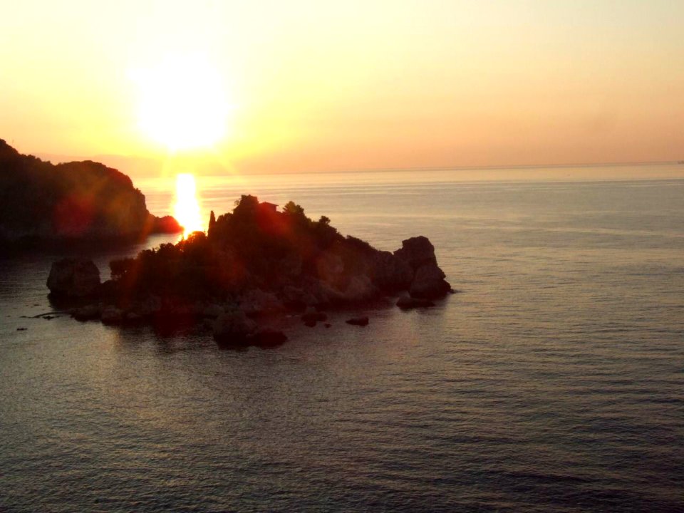 Dawn Sunset-Isola Bella-Taormina-Sicilia-Italy - Creative Commons by gnuckx
