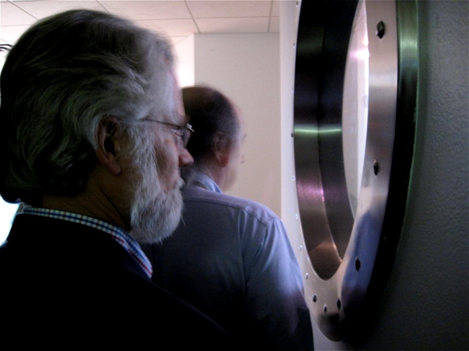 Phil Peers into a Lab