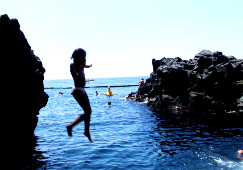 Swimming in the Sea Scogliera Aci Castello-Sicilia-Italy - Creative Commons by gnuckx