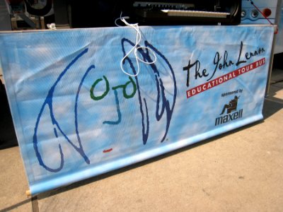 Lennon Bus