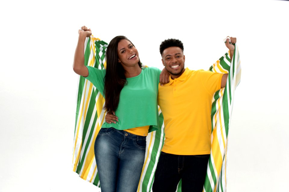 Casal torcendo para o Brasil