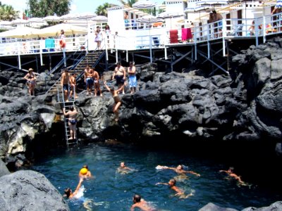 Scogliera Aci Castello-Sicilia-Italy - Creative Commons by gnuckx