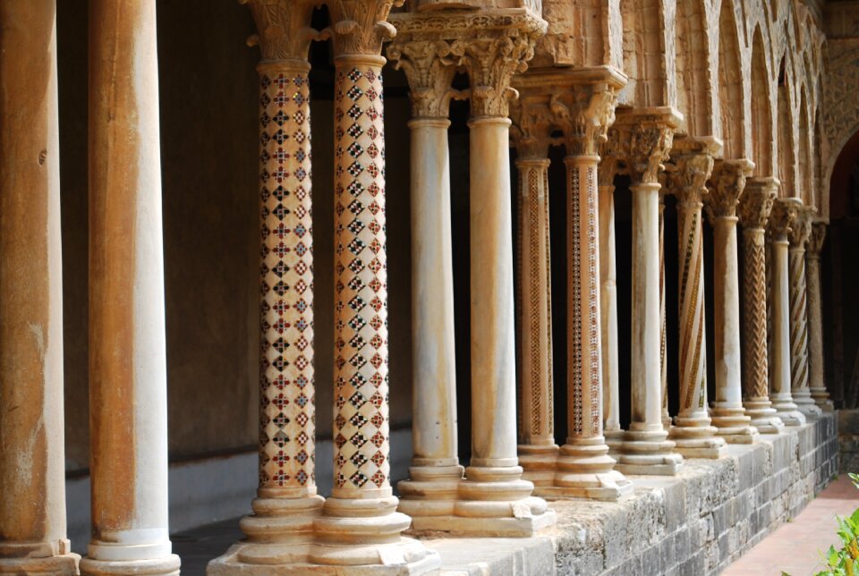 Architecture style ornate