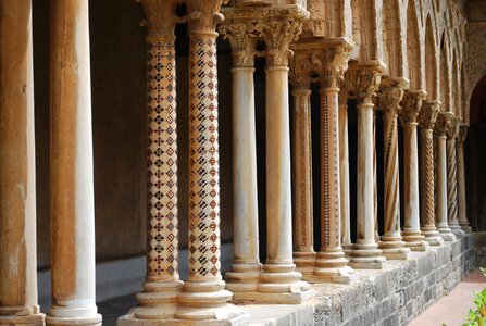 Architecture style ornate