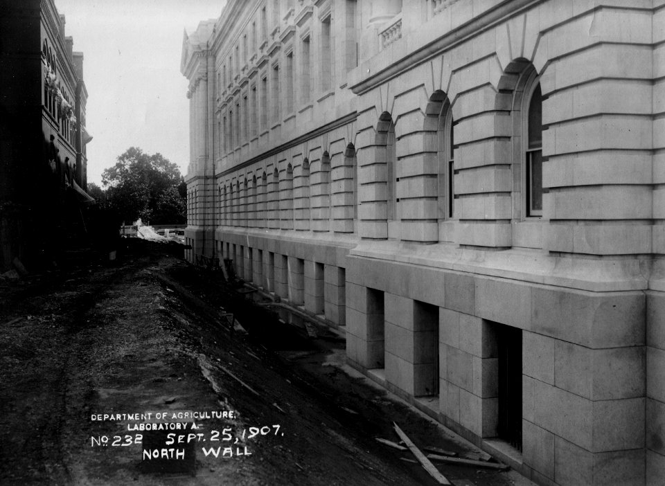 1907 (Sep 25) Lab A North Wall USDA Construction Photo Collection (1)