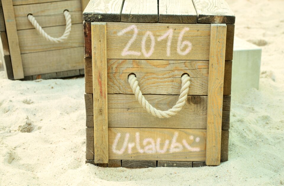 Box sea box beach