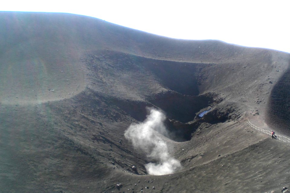 Addio Torre del Flosofo - Aftermath Etna Volcano Paroxysmal Eruption October 26 2013 - Creative Commons by gnuckx