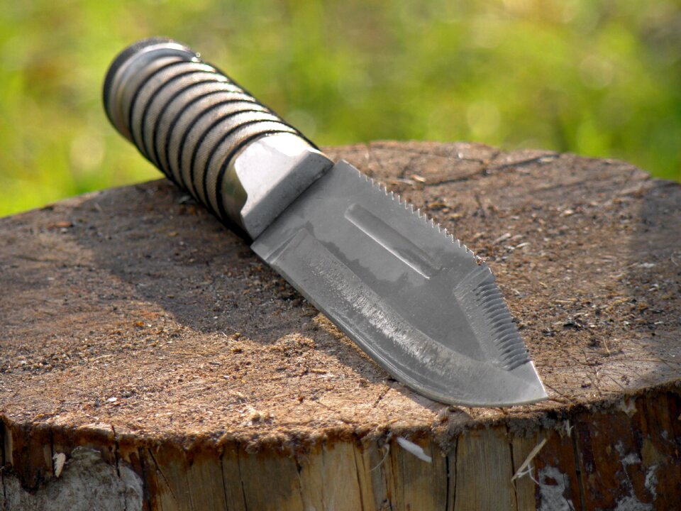 Knife blade steel arms