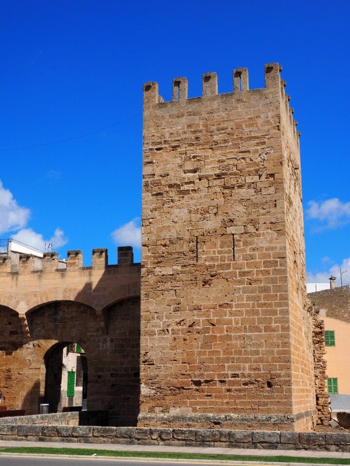 Wall porta de sant sebastia porta de mallorca