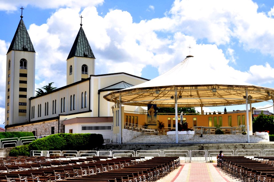 Saint James Church (St. Jakov) Medjugorje - Hotel Pansion Porta - Bosnia Herzegovina - Creative Commons by gnuckx