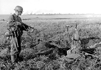 German soldier with a captured a Soviet Red Army soldier. 1941