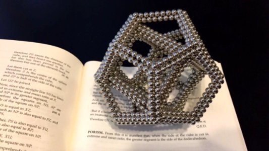 Cube inscribed in dodecahedron