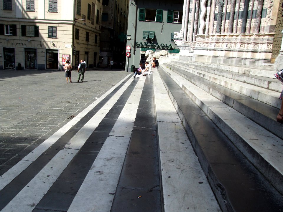 Cathedral San Lorenzo Genova Liguria Italy - Creative Commons by gnuckx