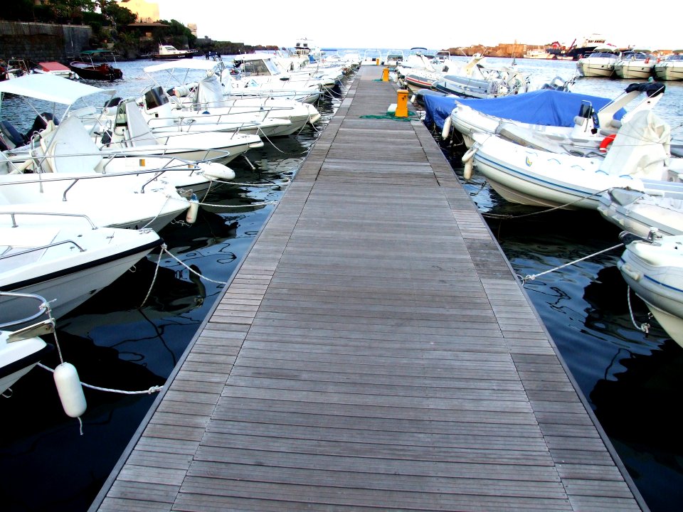 Porto Ulisse-Ognina-Catania-Sicilia-Italy - Creative Commons by gnuckx
