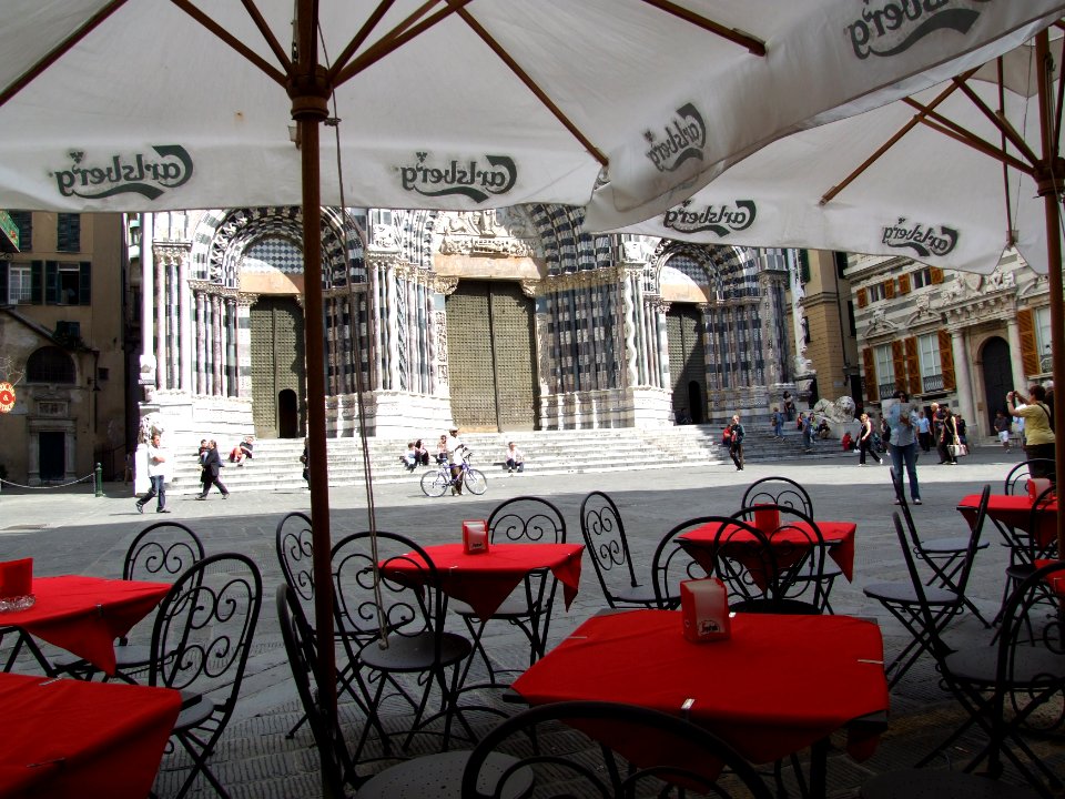 Cathedral San Lorenzo Genova Liguria Italy - Creative Commons by gnuckx