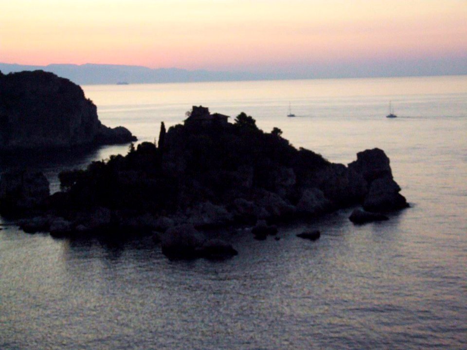 Dawn Sunset-Isola Bella-Taormina-Sicilia-Italy - Creative Commons by gnuckx
