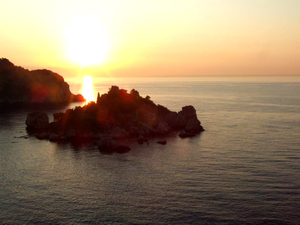 Dawn Sunset-Isola Bella-Taormina-Sicilia-Italy - Creative Commons by gnuckx