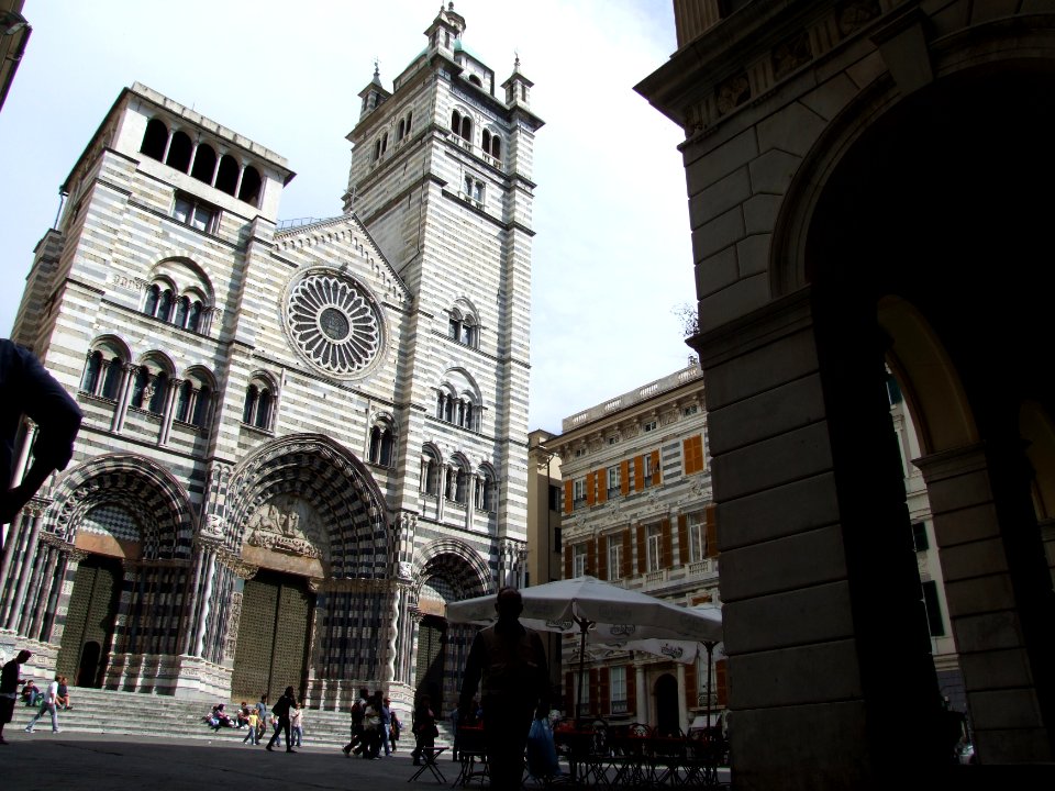 Cathedral San Lorenzo Holy Grail Genova Liguria Italy - Creative Commons by gnuckx