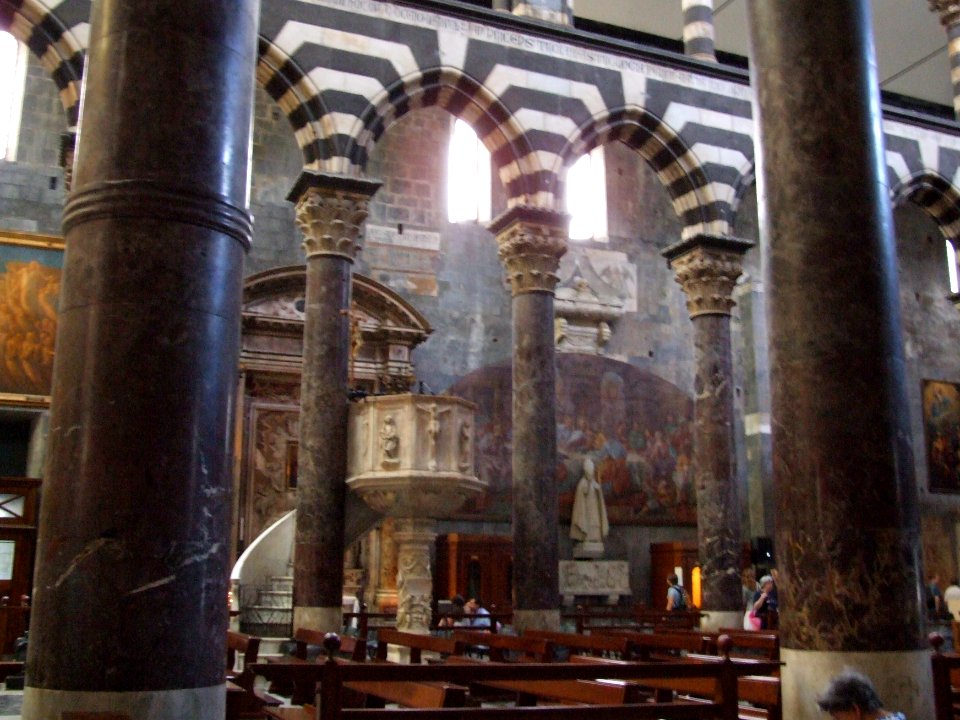 Cathedral San Lorenzo Genova Liguria Italy - Creative Commons by gnuckx