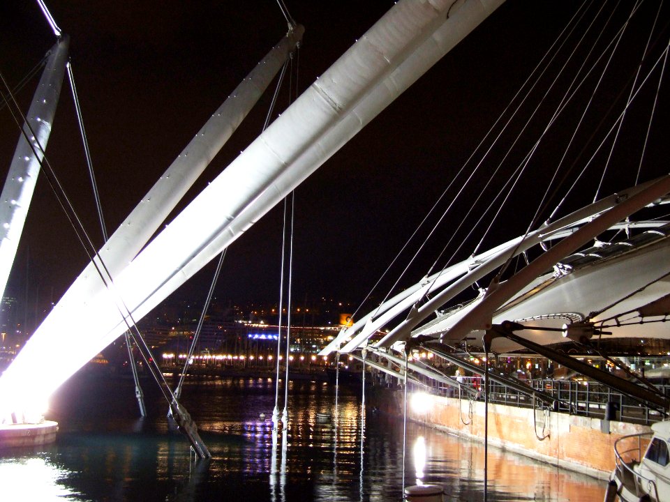 Genova-Porto-Liguria-Italy - Creative Commons by gnuckx