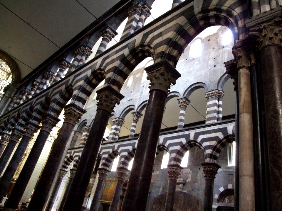 Cathedral San Lorenzo Genova Liguria Italy - Creative Commons by gnuckx