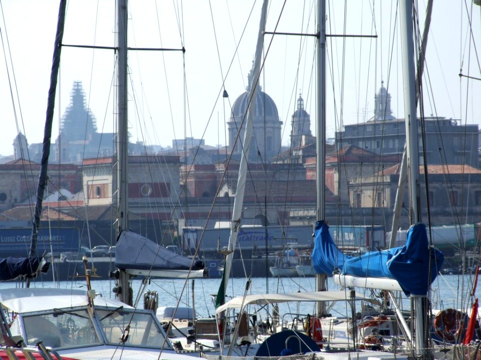 Italy-Porto di Catania - Creative Commons by gnuckx