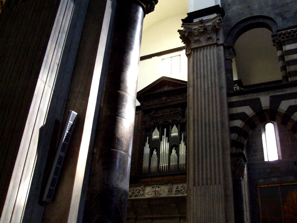 Cathedral San Lorenzo Genova Liguria Italy - Creative Commons by gnuckx