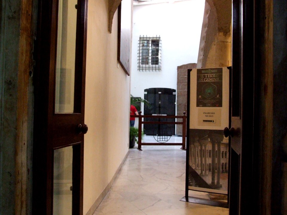 Cathedral San Lorenzo Genova Liguria Italy - Creative Commons by gnuckx