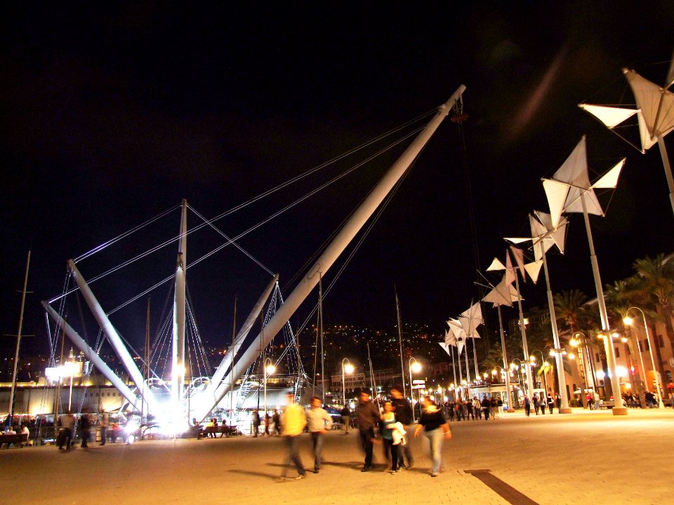 Genova-Porto-Liguria-Italy - Creative Commons by gnuckx