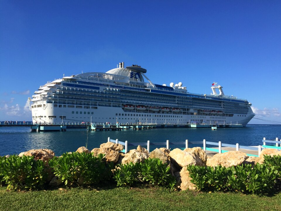 Vacation ship tourism