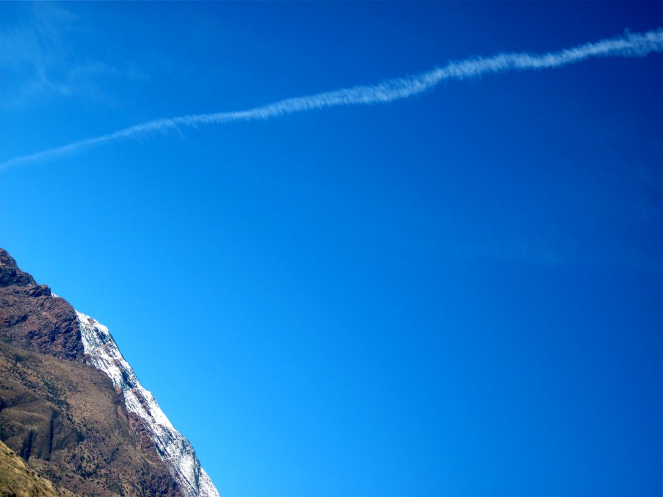 Contrails Over Mazatzals