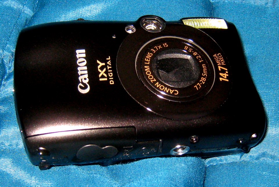Unboxing the New Canon IXY 3000IS