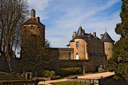Yonne park monument