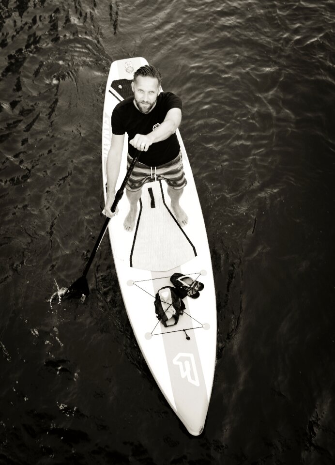 Surf surfing water