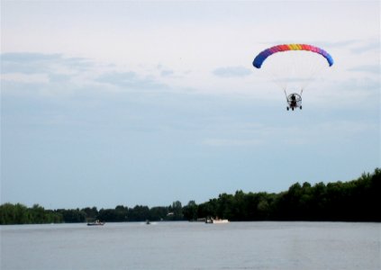 Hang Gliders over the Mississippi River