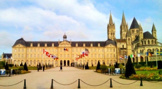 Hôtel de ville et Cathédrale de Caen