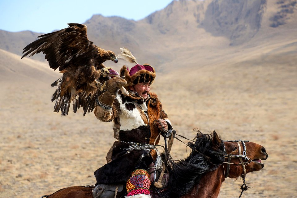 golden eagle festival mongolia 19