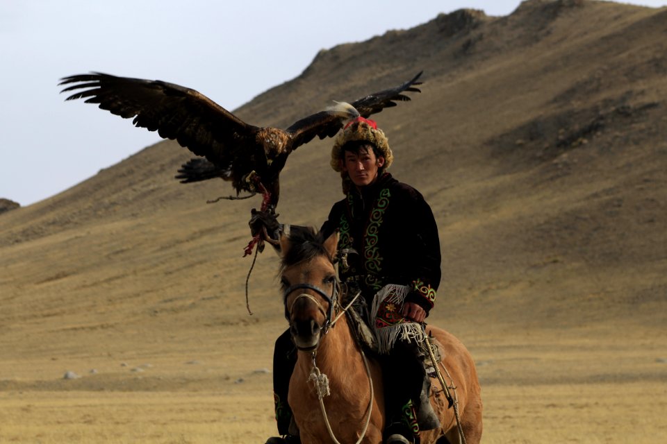 golden eagle festival mongolia 20