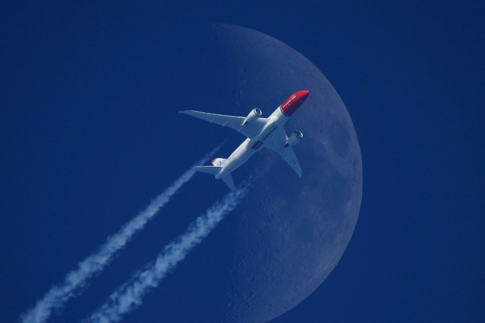 in to the moon 04