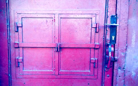Secure safety metal