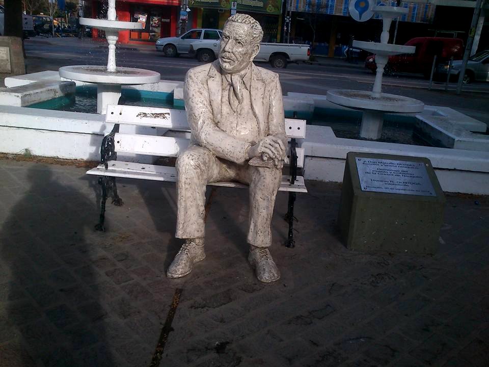 fuente con estatua