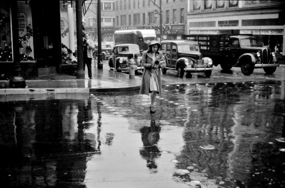 Main street intersection in Norwich, Connecticut on a rainy day. November 1940.